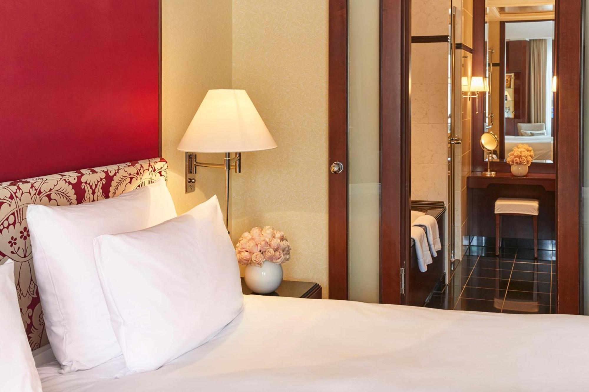 Hotel Adlon Kempinski Berlin Exterior photo A bedroom at the hotel