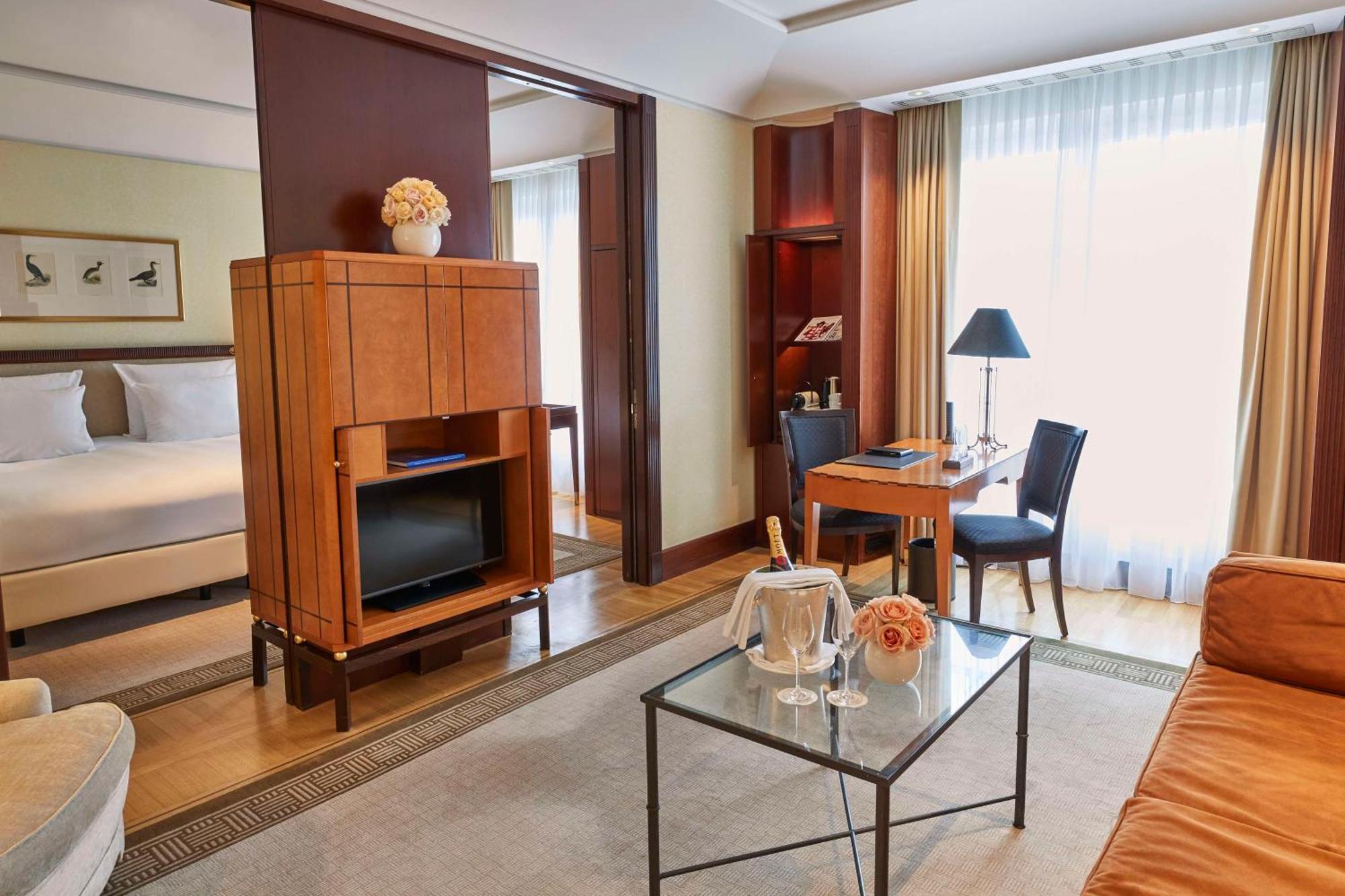 Hotel Adlon Kempinski Berlin Exterior photo A suite at the Mandarin Oriental, Munich